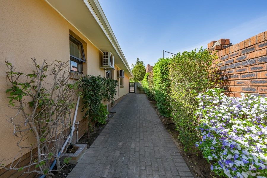 4 Bedroom Property for Sale in Vredekloof Western Cape